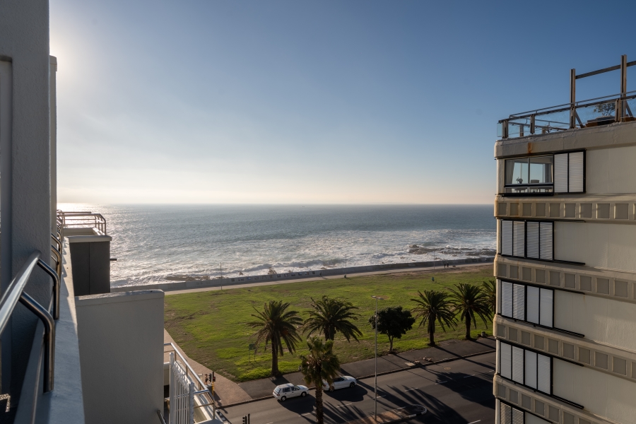 2 Bedroom Property for Sale in Sea Point Western Cape